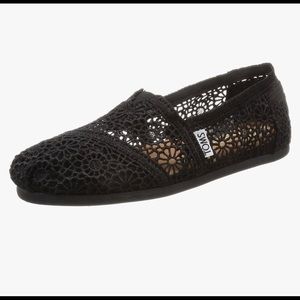 Classic Toms in Black Alpargata